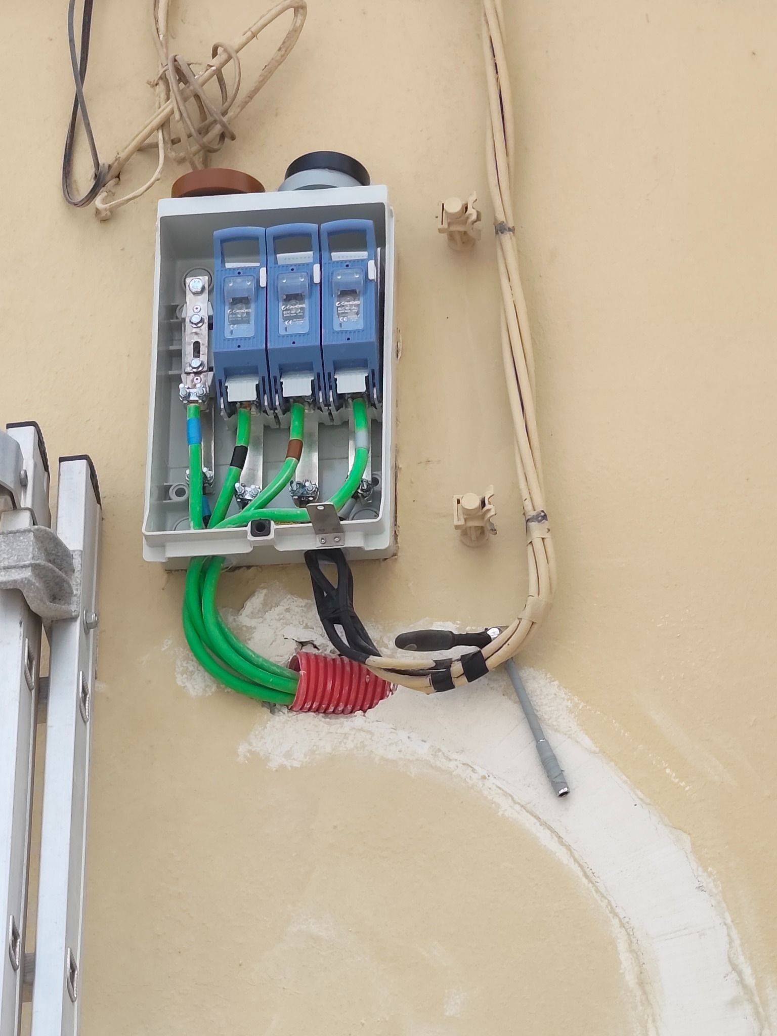 Equipo de medida revisado por MUREX para una actuación eléctrica